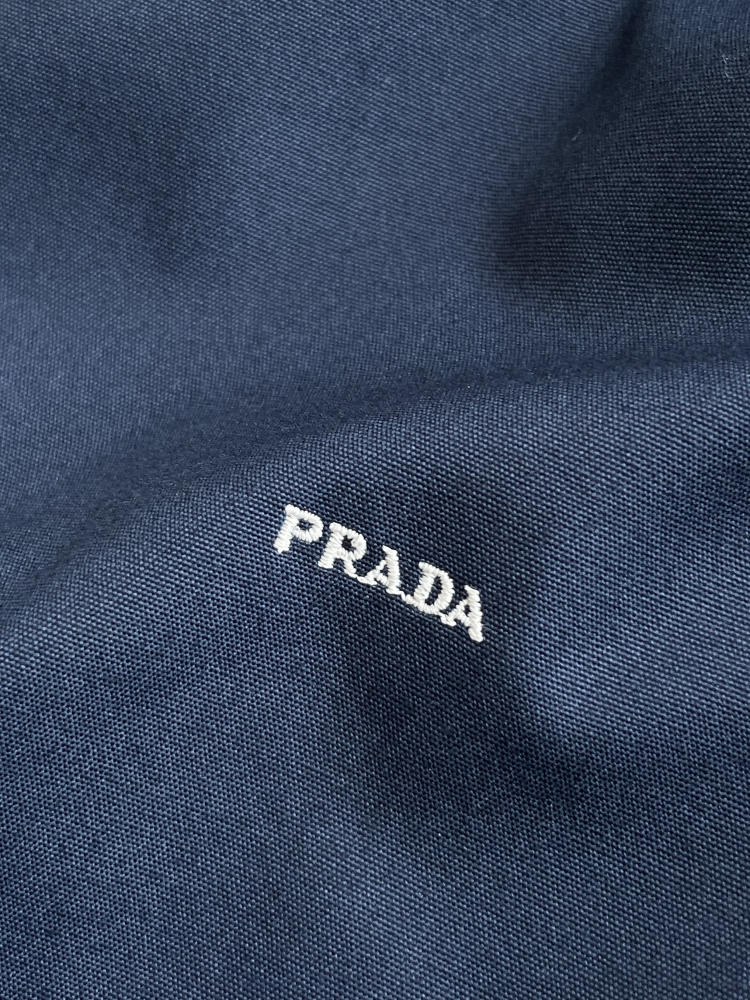 Prad藏青翻领哈灵顿夹克｜简约耐看常青款🖤 经典哈灵顿版型，利落翻领，藏青色沉稳大气，不挑年龄。 顺滑拉链开合，松紧收
