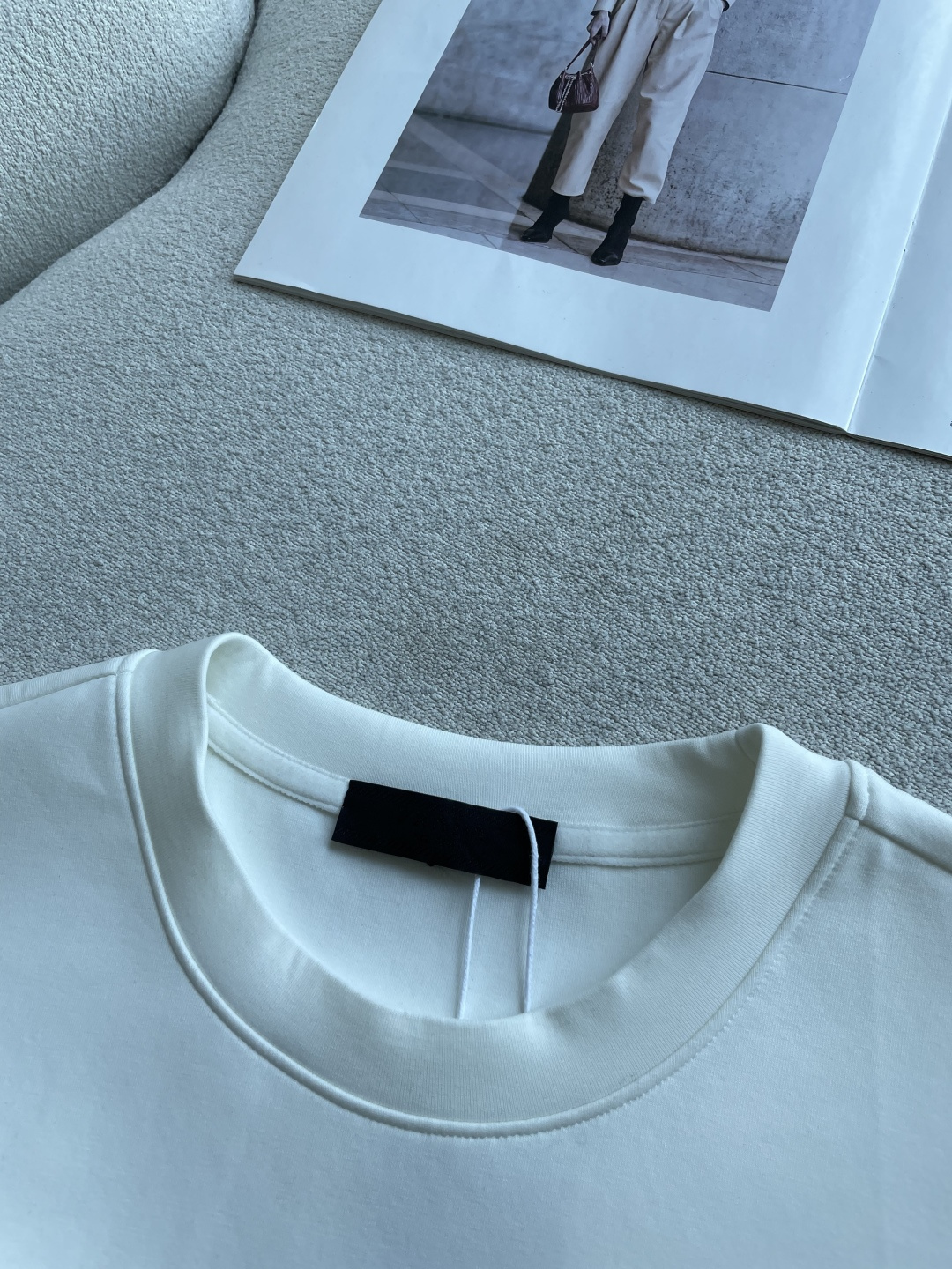 Prad 2026ss秋冬新品卫衣  高端品质 版型面料五金都是专柜1:1定制 面料是用的100%液氨空气层棉面料 身上