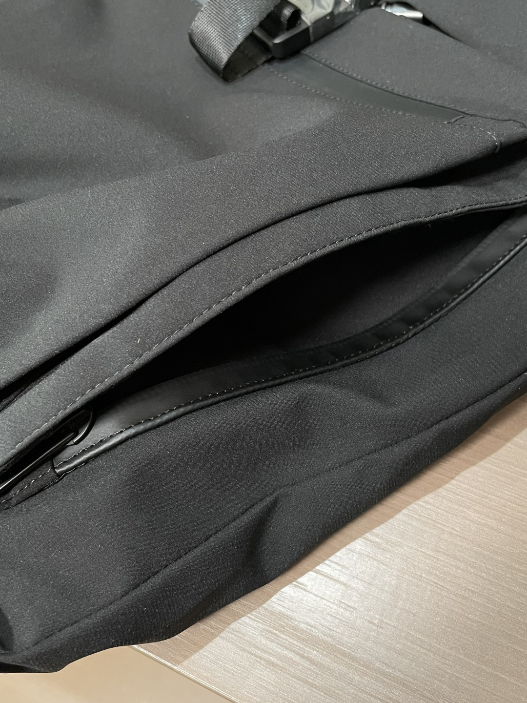 Prad 贸易公司订单！2026ss秋冬新品 官网同步 超有型 简洁舒适的羽绒服定制最高等90白鸭绒防钻绒面料、蓬松度极