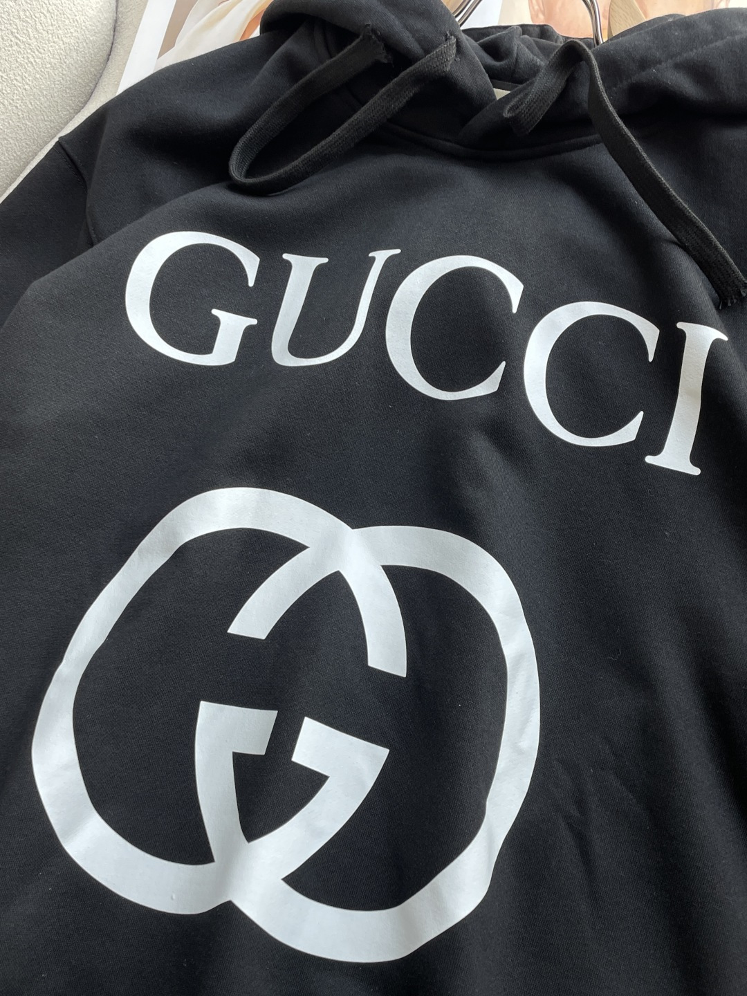 Gucc 26秋冬连帽卫衣，420g高克重面料，拿到手就能感受到扎实垂感✨ 不易软塌变形，oversize宽松落肩版型 