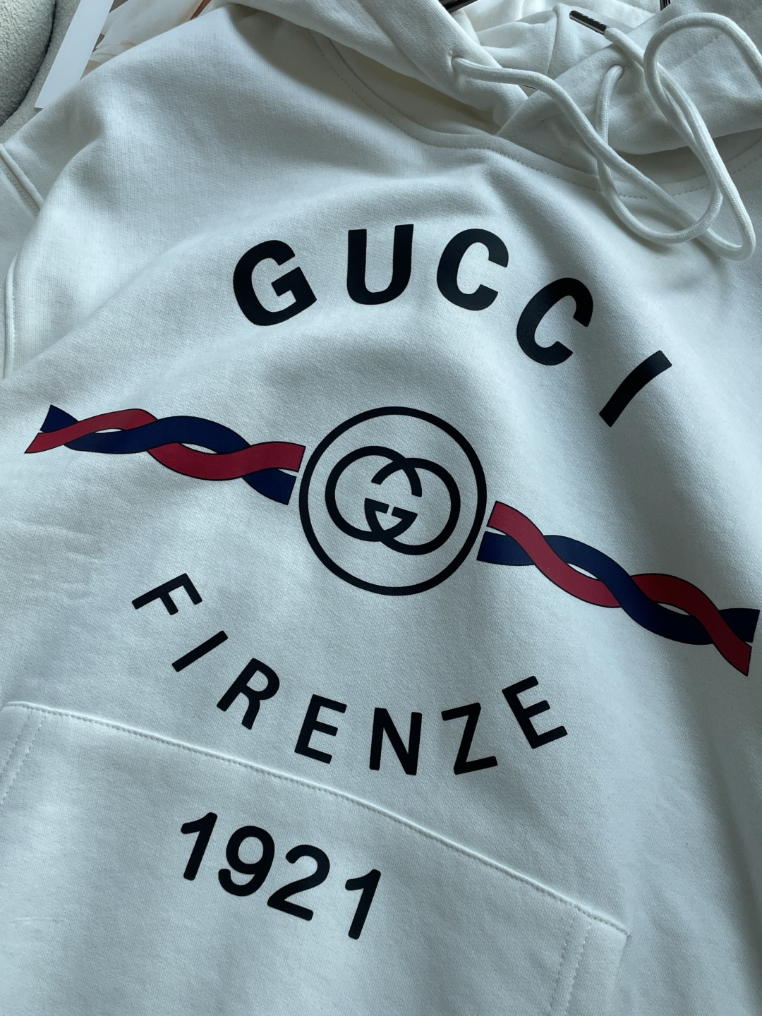 Gucc 26秋冬连帽卫衣，420g高克重面料，拿到手就能感受到扎实垂感✨ 不易软塌变形，oversize宽松落肩版型 