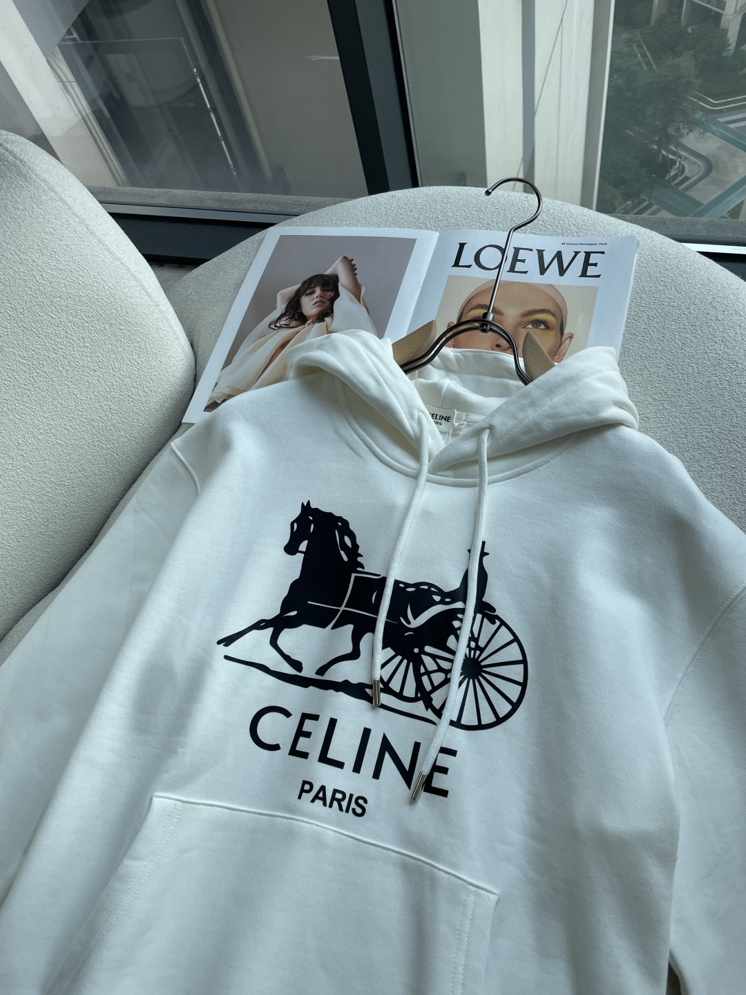 Celine 26秋冬连帽卫衣，420g高克重面料，拿到手就能感受到扎实垂感✨ 不易软塌变形，oversize宽松落肩版