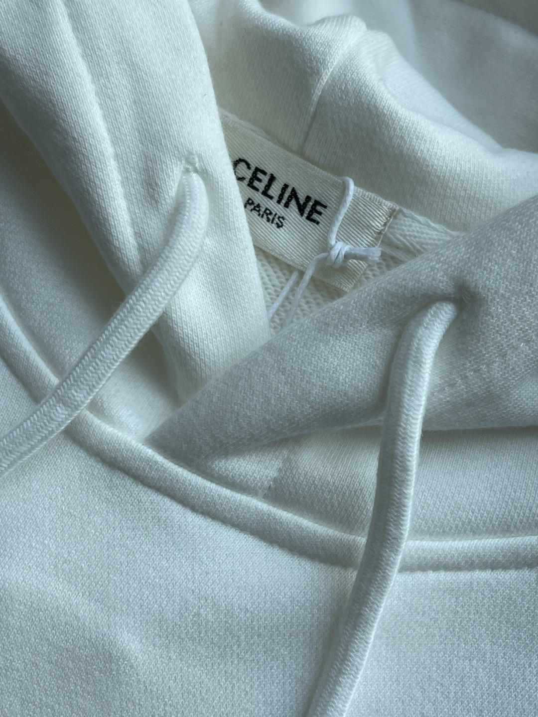 Celine 26秋冬连帽卫衣，420g高克重面料，拿到手就能感受到扎实垂感✨ 不易软塌变形，oversize宽松落肩版