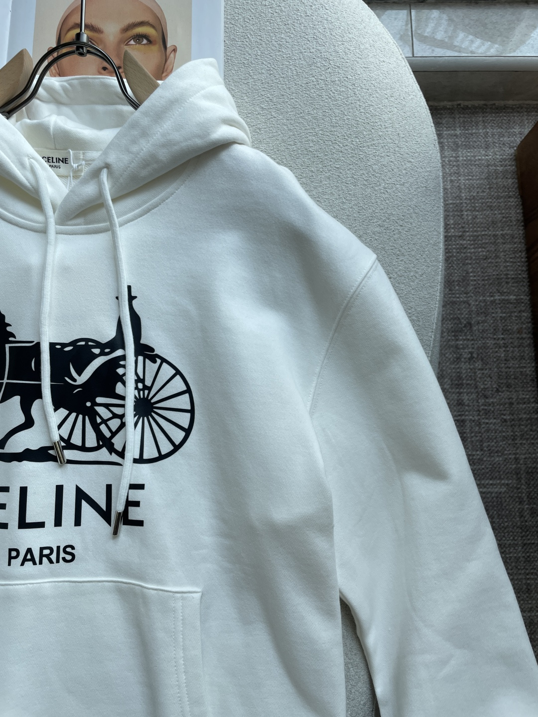 Celine 26秋冬连帽卫衣，420g高克重面料，拿到手就能感受到扎实垂感✨ 不易软塌变形，oversize宽松落肩版