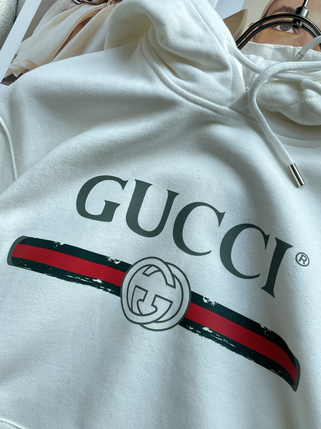 Gucc 26秋冬连帽卫衣，420g高克重面料，拿到手就能感受到扎实垂感✨ 不易软塌变形，oversize宽松落肩版型 