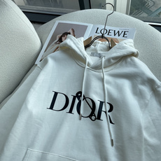 Dior 26秋冬连帽卫衣,420g高克重面料,拿到手就能感受到扎实垂感✨ 不易软塌变形,oversize宽松落肩版型 Dior 26秋冬连帽卫衣,420g高克重面料,拿到手就能感受到扎实垂感✨ 不易软塌变形,oversize宽松落肩版型
