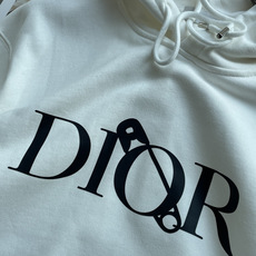Dior 26秋冬连帽卫衣,420g高克重面料,拿到手就能感受到扎实垂感✨ 不易软塌变形,oversize宽松落肩版型 Dior 26秋冬连帽卫衣,420g高克重面料,拿到手就能感受到扎实垂感✨ 不易软塌变形,oversize宽松落肩版型