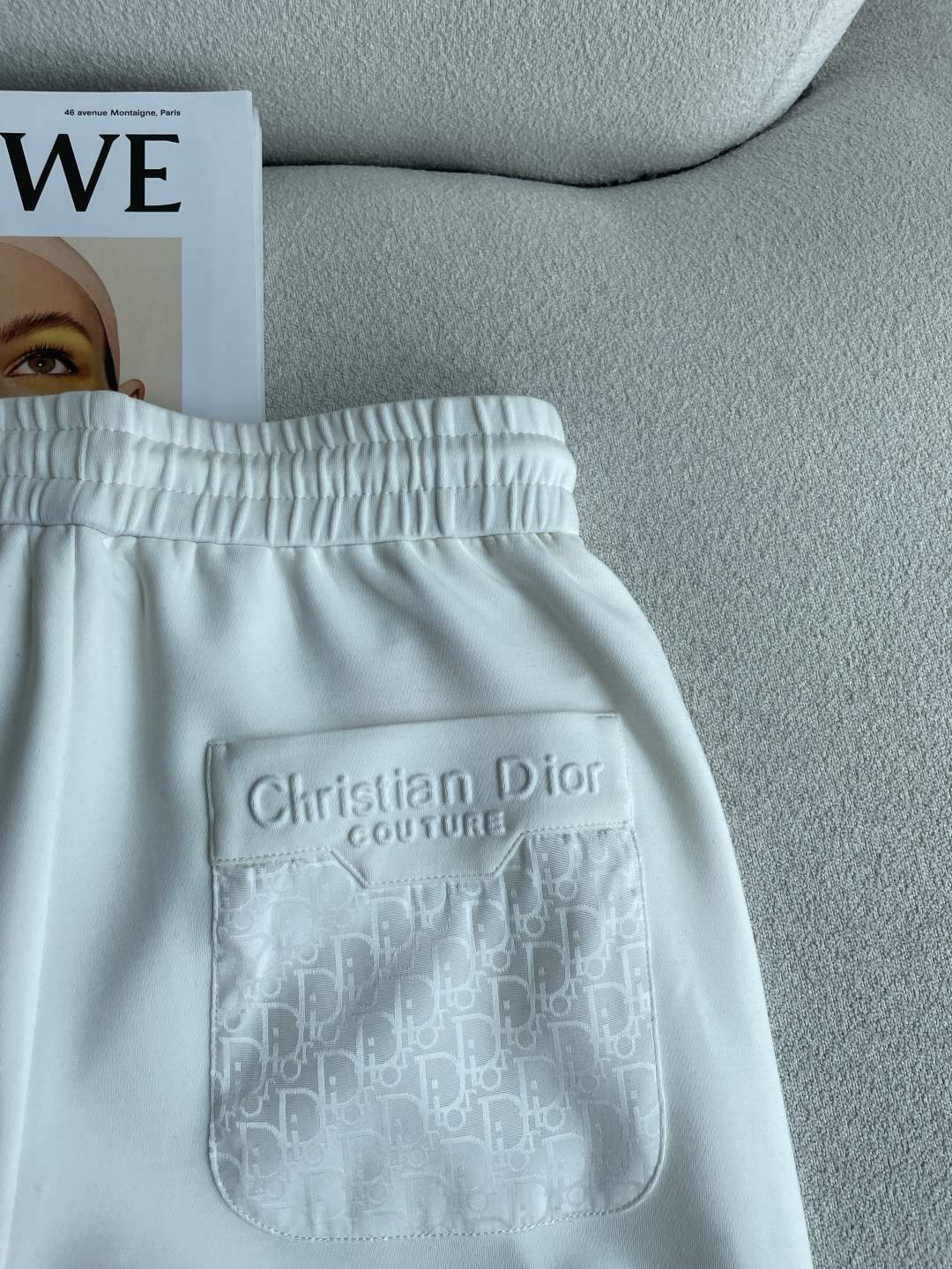 Dior 2026秋冬最新休闲裤 潮人必备 版型超赞,能很好的修复各种腿型,非常个性!柔软排汗,舒适度极高。裤腿腰部订制 Dior 2026秋冬最新休闲裤 潮人必备 版型超赞,能很好的修复各种腿型,非常个性!柔软排汗,舒适度极高。裤腿腰部订制