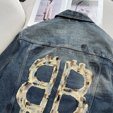 Balenciaga 巴黎世家,2026秋季最新款,专柜同步有售,原单狠货,爆款时尚休闲牛仔外套,进口原版面料,独特设计 Balenciaga 巴黎世家,2026秋季最新款,专柜同步有售,原单狠货,爆款时尚休闲牛仔外套,进口原版面料,独特设计