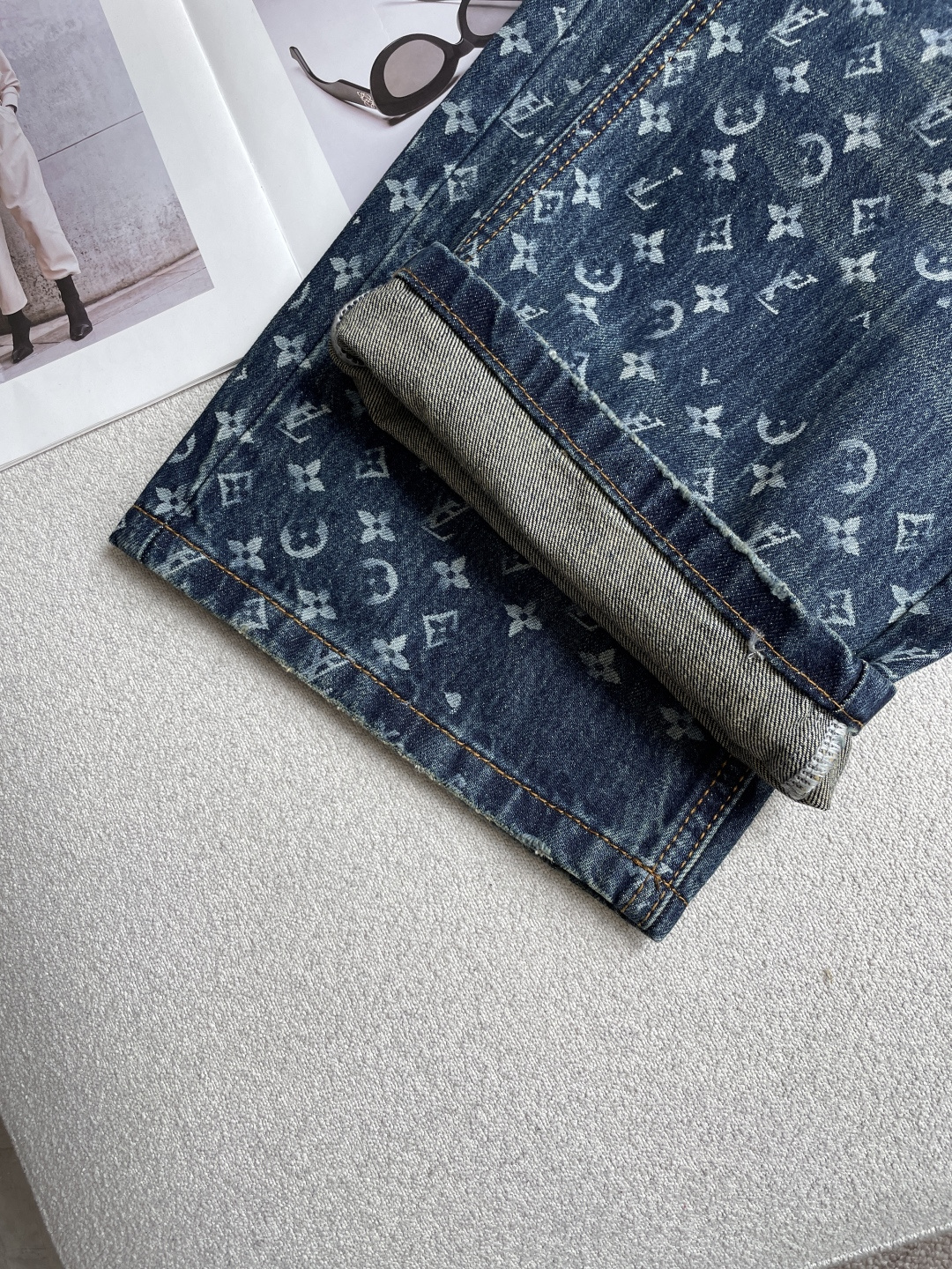Lv 新款来袭🔥爆款新品 有售 实体店极品牛仔裤🐂原版好货，适合各个年龄段。市场最高版本的欧洲进口面料。简单阔腿裤，舒适