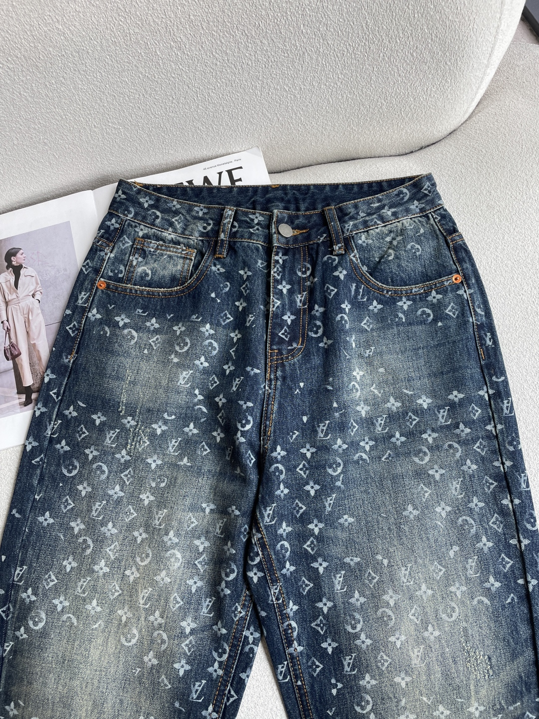 Lv 新款来袭🔥爆款新品 有售 实体店极品牛仔裤🐂原版好货，适合各个年龄段。市场最高版本的欧洲进口面料。简单阔腿裤，舒适