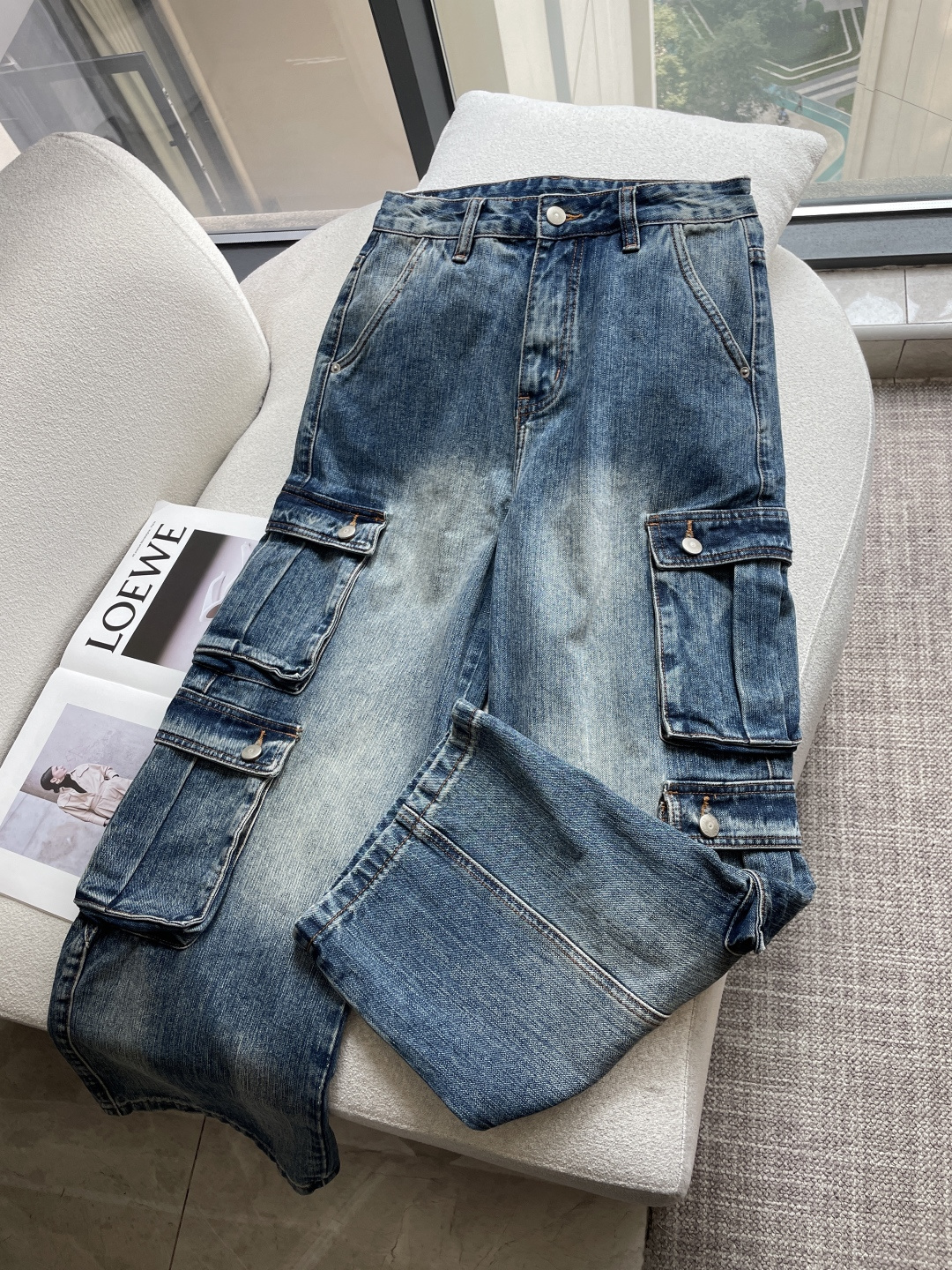 Lv 新款来袭🔥爆款新品 有售 实体店极品牛仔裤🐂原版好货，适合各个年龄段。市场最高版本的欧洲进口面料。简单阔腿裤，舒适