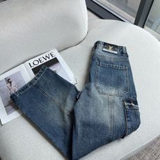 Lv 新款来袭🔥爆款新品 有售 实体店极品牛仔裤🐂原版好货,适合各个年龄段。市场最高版本的欧洲进口面料。简单阔腿裤,舒适 Lv 新款来袭🔥爆款新品 有售 实体店极品牛仔裤🐂原版好货,适合各个年龄段。市场最高版本的欧洲进口面料。简单阔腿裤,舒适