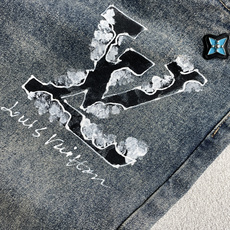 Lv 新款来袭🔥爆款新品 有售 实体店极品牛仔裤🐂原版好货,适合各个年龄段。市场最高版本的欧洲进口面料。简单阔腿裤,舒适 Lv 新款来袭🔥爆款新品 有售 实体店极品牛仔裤🐂原版好货,适合各个年龄段。市场最高版本的欧洲进口面料。简单阔腿裤,舒适
