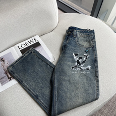Lv 新款来袭🔥爆款新品 有售 实体店极品牛仔裤🐂原版好货,适合各个年龄段。市场最高版本的欧洲进口面料。简单阔腿裤,舒适 Lv 新款来袭🔥爆款新品 有售 实体店极品牛仔裤🐂原版好货,适合各个年龄段。市场最高版本的欧洲进口面料。简单阔腿裤,舒适