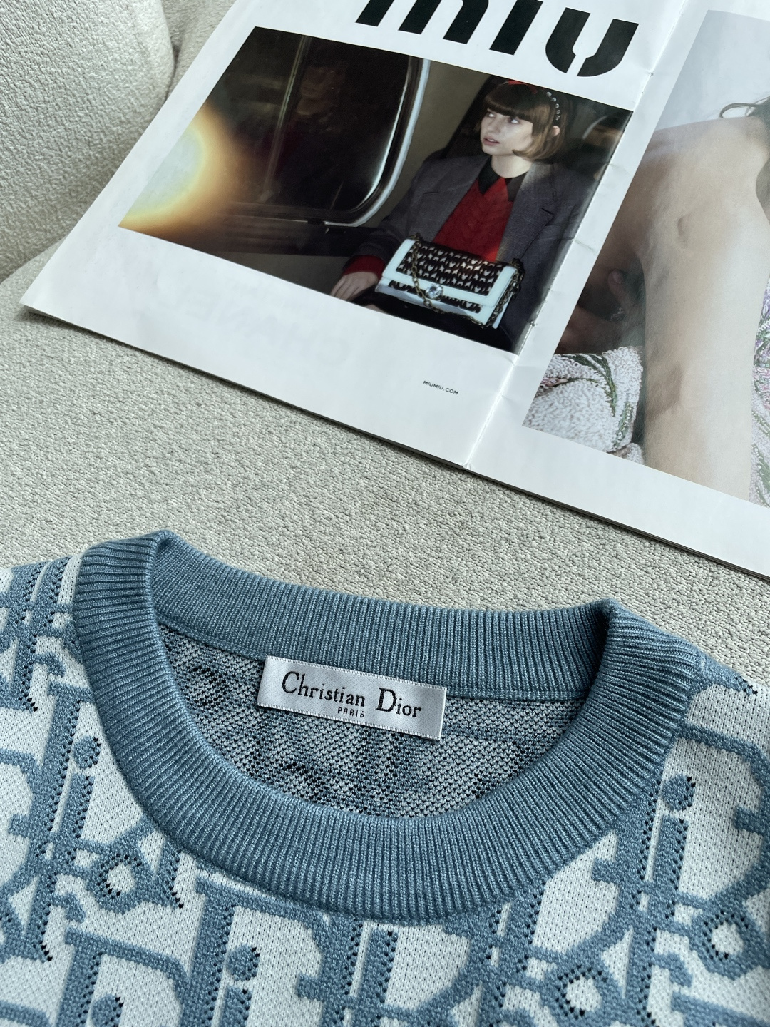 Dior 2026秋冬 高级定制 都市风十足 经典简约大气圆领打底针织毛衣。 采用进口羊毛混纺面料 柔软细腻 男人的衣柜