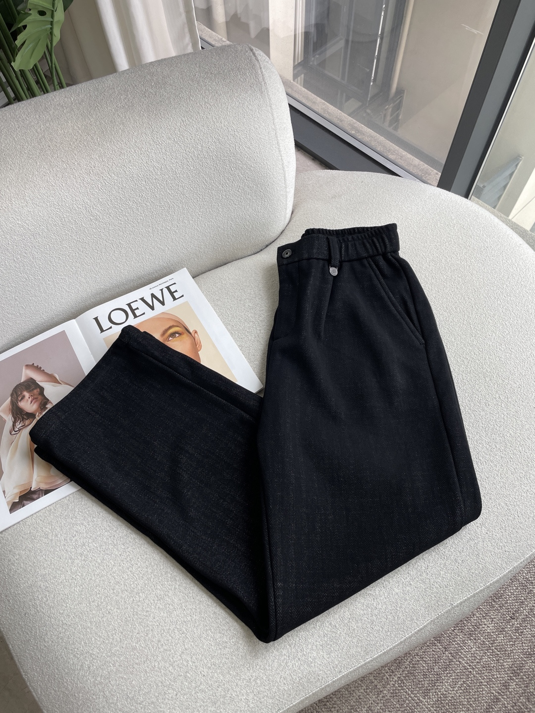Loro Piana1966秋冬最新系列男士加厚休闲裤！ 内里加绒，非常保暖，北方的宝子们赶紧备上！ 采用客供弹力柔棉材