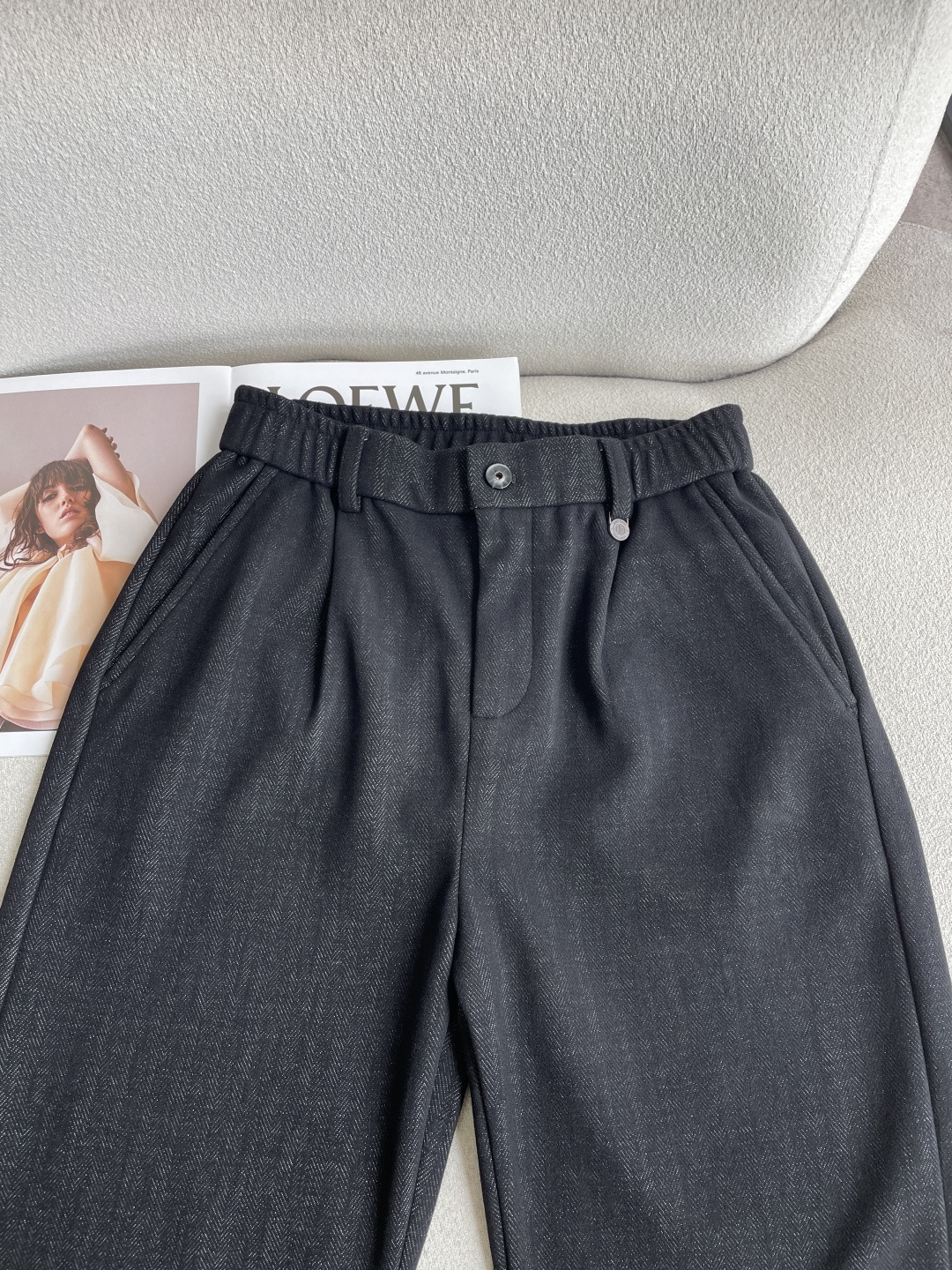 Loro Piana1966秋冬最新系列男士加厚休闲裤！ 内里加绒，非常保暖，北方的宝子们赶紧备上！ 采用客供弹力柔棉材