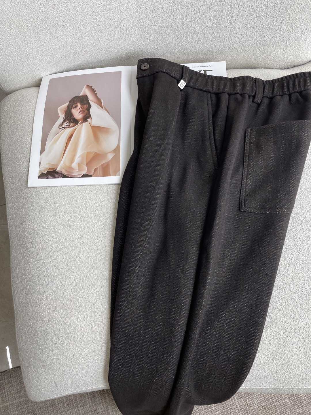 Dior2026秋冬最新系列男士加厚休闲裤！ 内里加绒，非常保暖，北方的宝子们赶紧备上！ 采用客供弹力柔棉材质，柔软细腻