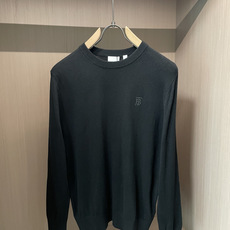 BUR低调质感圆领针织衫|男士秋冬刚需单品 经典圆领版型,不挑身形,利落不臃肿。 胸口精致TB小刺绣,简约不张扬,自带高 BUR低调质感圆领针织衫|男士秋冬刚需单品 经典圆领版型,不挑身形,利落不臃肿。 胸口精致TB小刺绣,简约不张扬,自带高