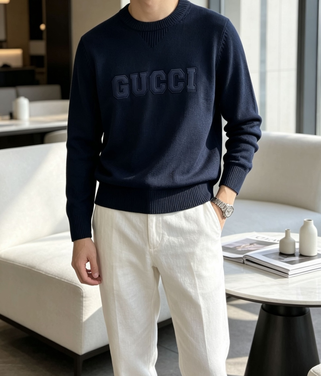 Gucc重磅字母刺绣圆领针织｜自带辨识度的秋冬款 经典圆领，领口V型收针设计，小细节很有看点。 胸前立体大字母刺绣，工整