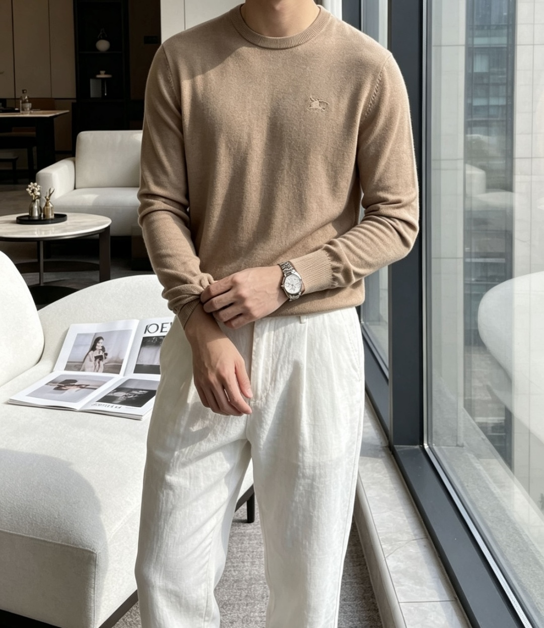 Bur经典战马刺绣圆领针织｜低调耐看的男士常青款 领口暗藏格纹织带，小心机设计，细节拉满。 胸口同色战马小刺绣，含蓄不张
