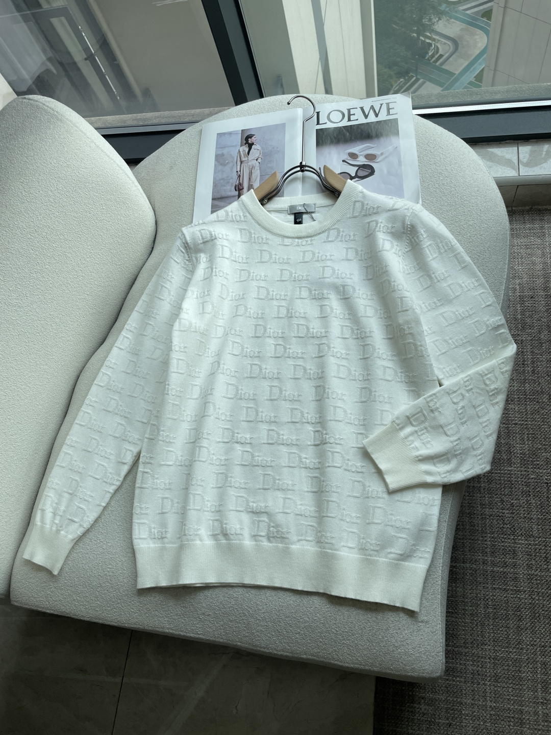 Dior 重磅推荐！2026aw秋冬新款 专柜同步 时尚经典基础款针织衫 秋冬必备款 采用针织衫加厚毛衣，精致简洁大方 