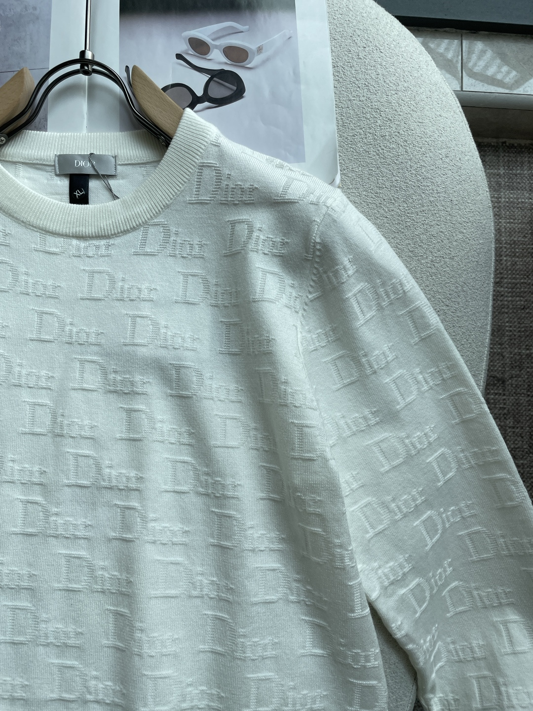 Dior 重磅推荐！2026aw秋冬新款 专柜同步 时尚经典基础款针织衫 秋冬必备款 采用针织衫加厚毛衣，精致简洁大方 