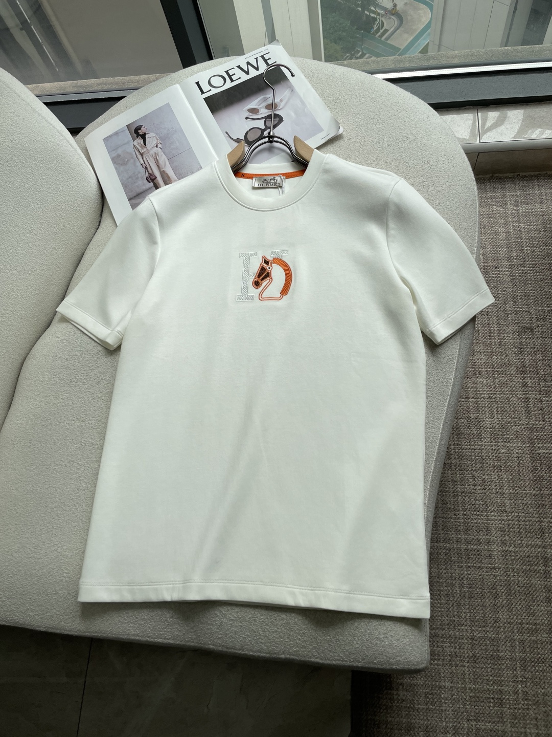 爱🐎仕 2026秋冬 圆领刺绣短袖T恤打底衫 元素性的Logo凸显休闲时尚魅力,依然独领时尚风骚.内搭好伴侣… 客供高支
