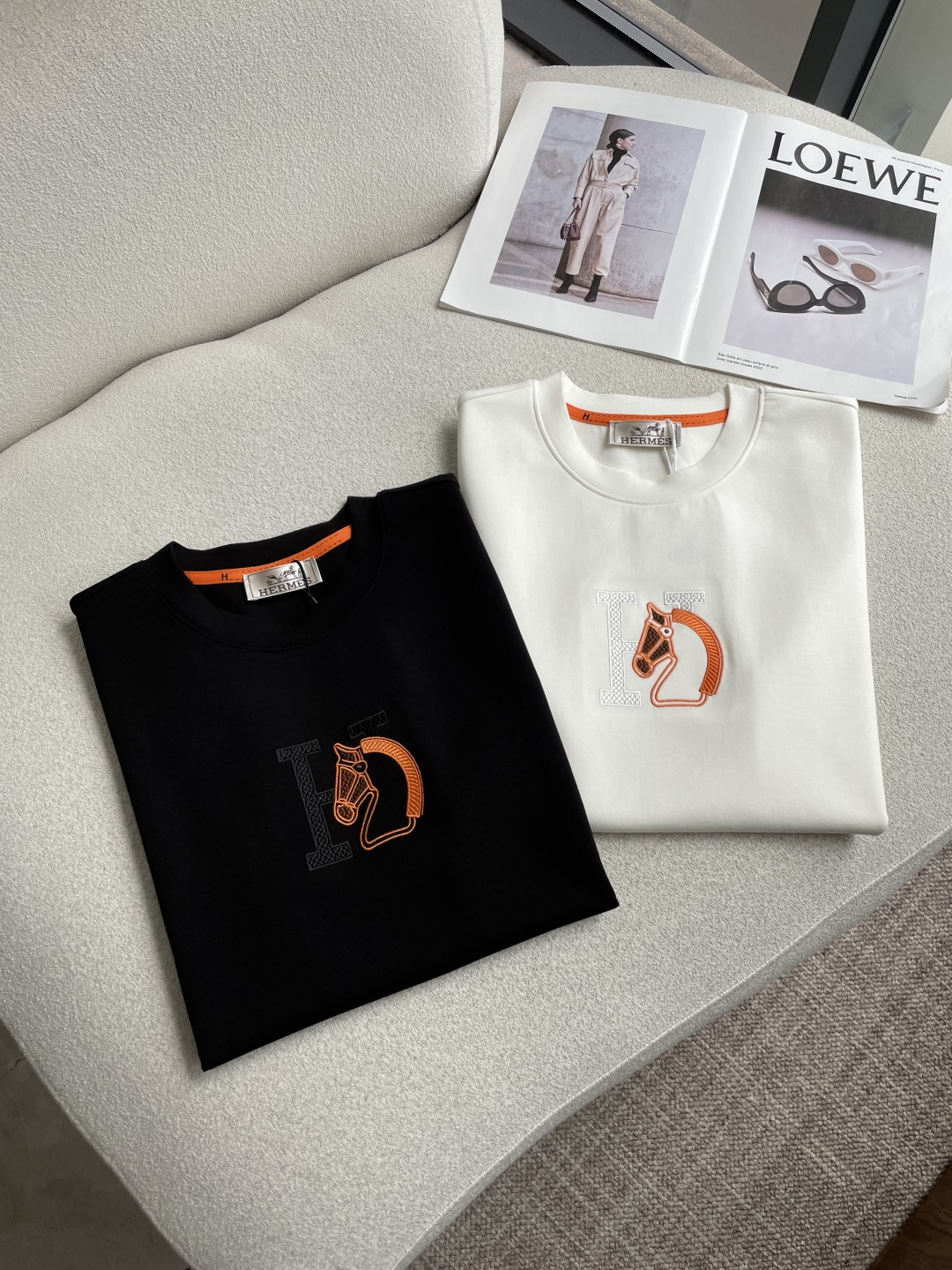 爱🐎仕 2026秋冬 圆领刺绣短袖T恤打底衫 元素性的Logo凸显休闲时尚魅力,依然独领时尚风骚.内搭好伴侣… 客供高支