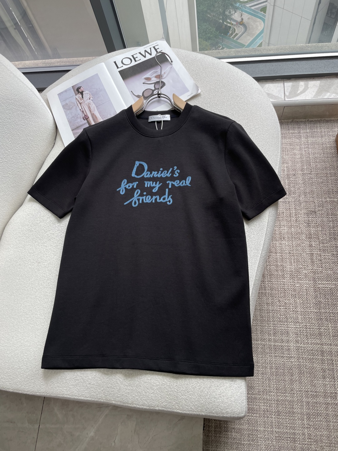 Dior 2026秋冬 圆领刺绣短袖T恤打底衫 元素性的Logo凸显休闲时尚魅力,依然独领时尚风骚.内搭好伴侣… 客供高