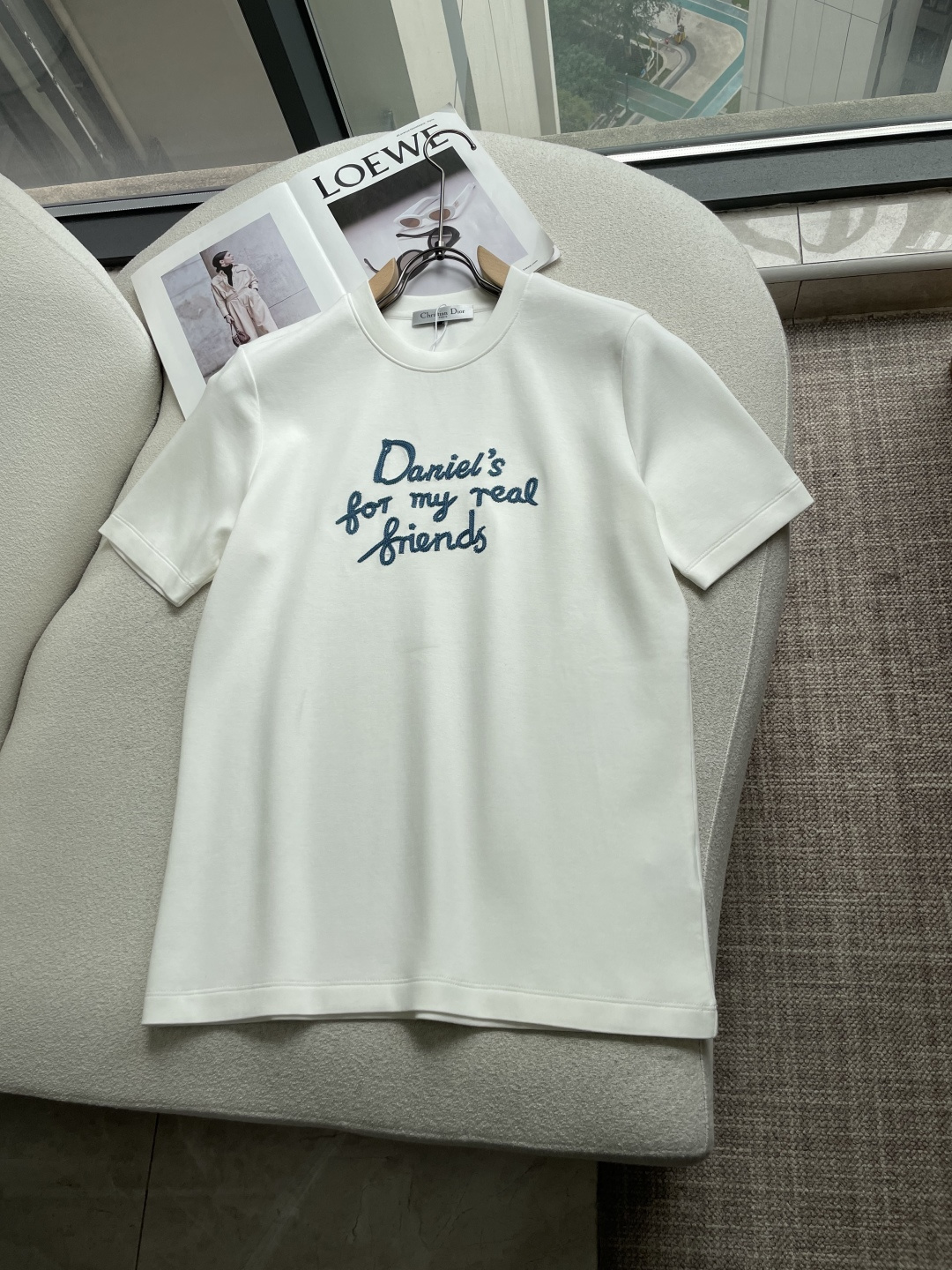 Dior 2026秋冬 圆领刺绣短袖T恤打底衫 元素性的Logo凸显休闲时尚魅力,依然独领时尚风骚.内搭好伴侣… 客供高