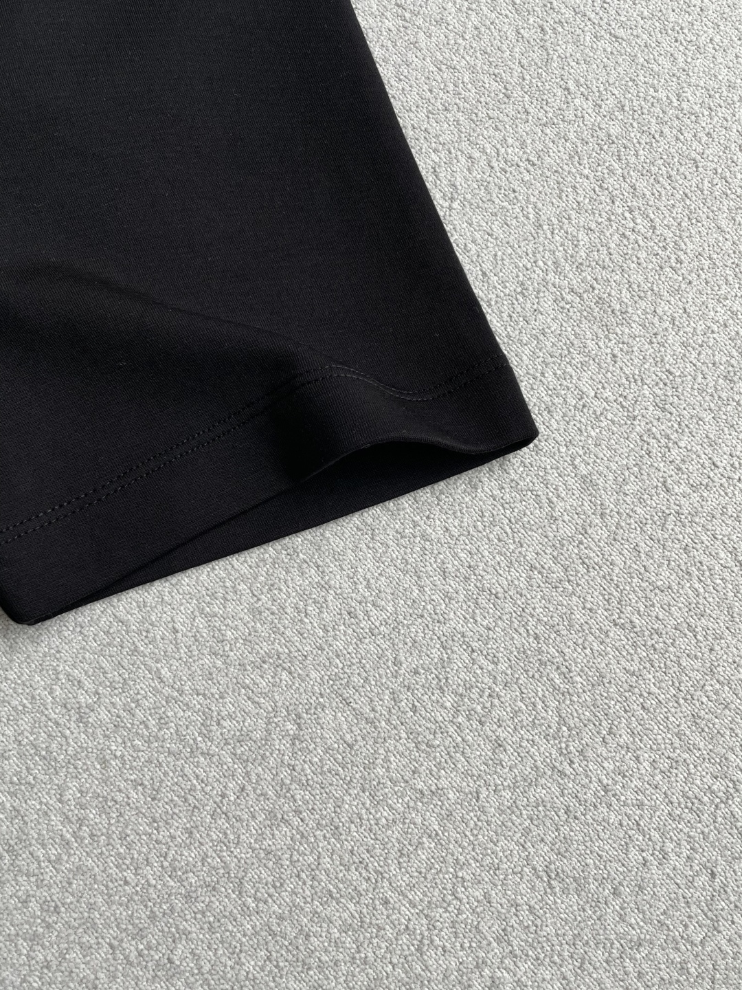 Dior 2026秋冬 圆领刺绣短袖T恤打底衫 元素性的Logo凸显休闲时尚魅力,依然独领时尚风骚.内搭好伴侣… 客供高
