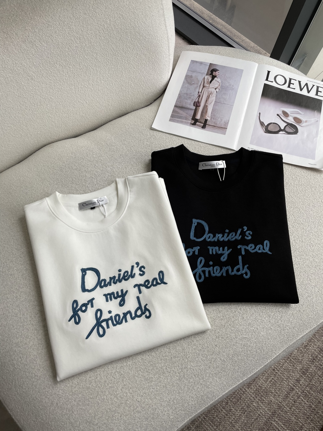 Dior 2026秋冬 圆领刺绣短袖T恤打底衫 元素性的Logo凸显休闲时尚魅力,依然独领时尚风骚.内搭好伴侣… 客供高