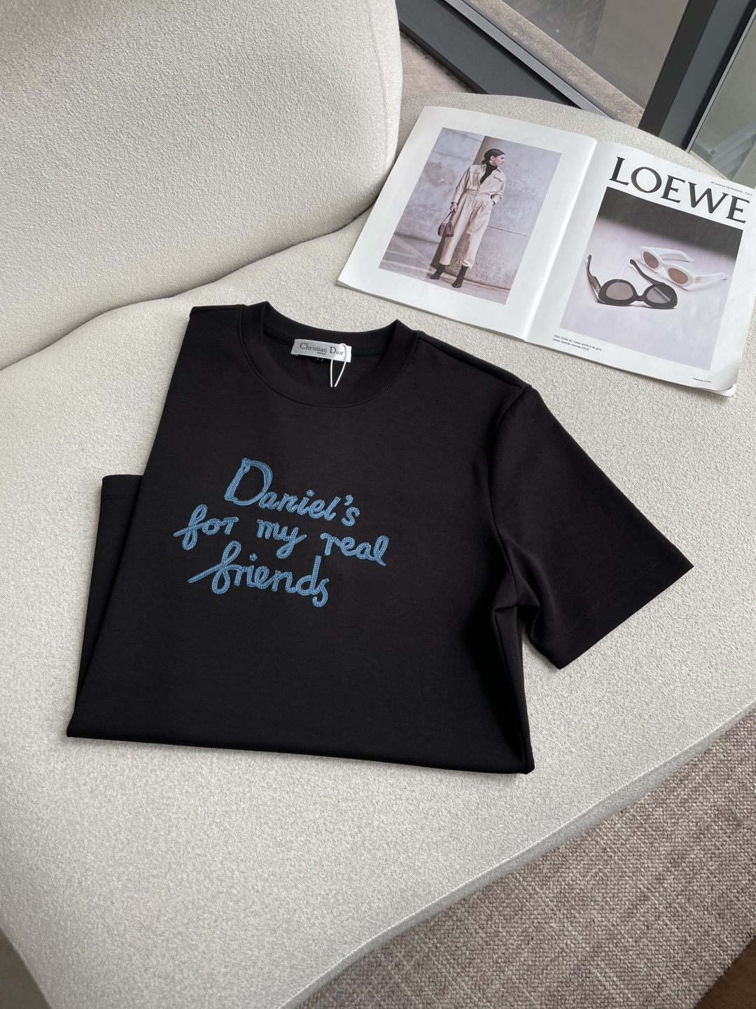 Dior 2026秋冬 圆领刺绣短袖T恤打底衫 元素性的Logo凸显休闲时尚魅力,依然独领时尚风骚.内搭好伴侣… 客供高