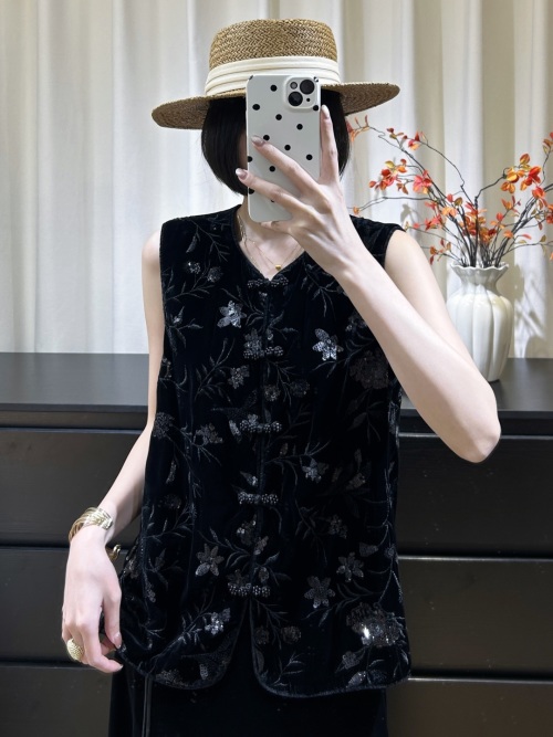 Elegant Velvet Embroidered Vest, Sleeveless Oriental Style Cardigan Top 1 Elegant Velvet Embroidered Vest, Sleeveless Oriental Style Cardigan Top