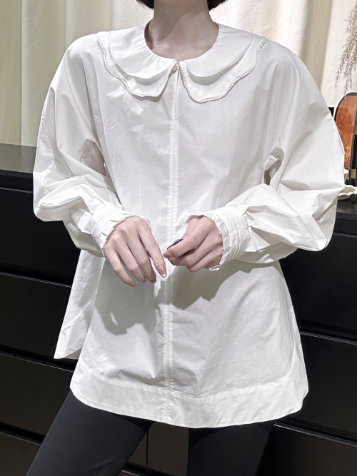 Elegant Double Layer Peter Pan Collar Blouse with Pearl Cuff Detail 1 Elegant Double Layer Peter Pan Collar Blouse with Pearl Cuff Detail