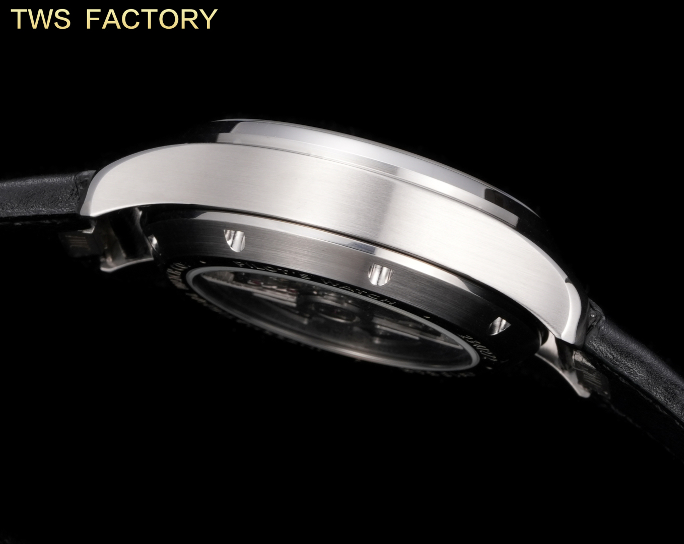 “New IWC Pilot IW388108 Watch: Titanium Effect, Classic Design, 7750 Movement, Horse Oil Green Trend” - 图片 6