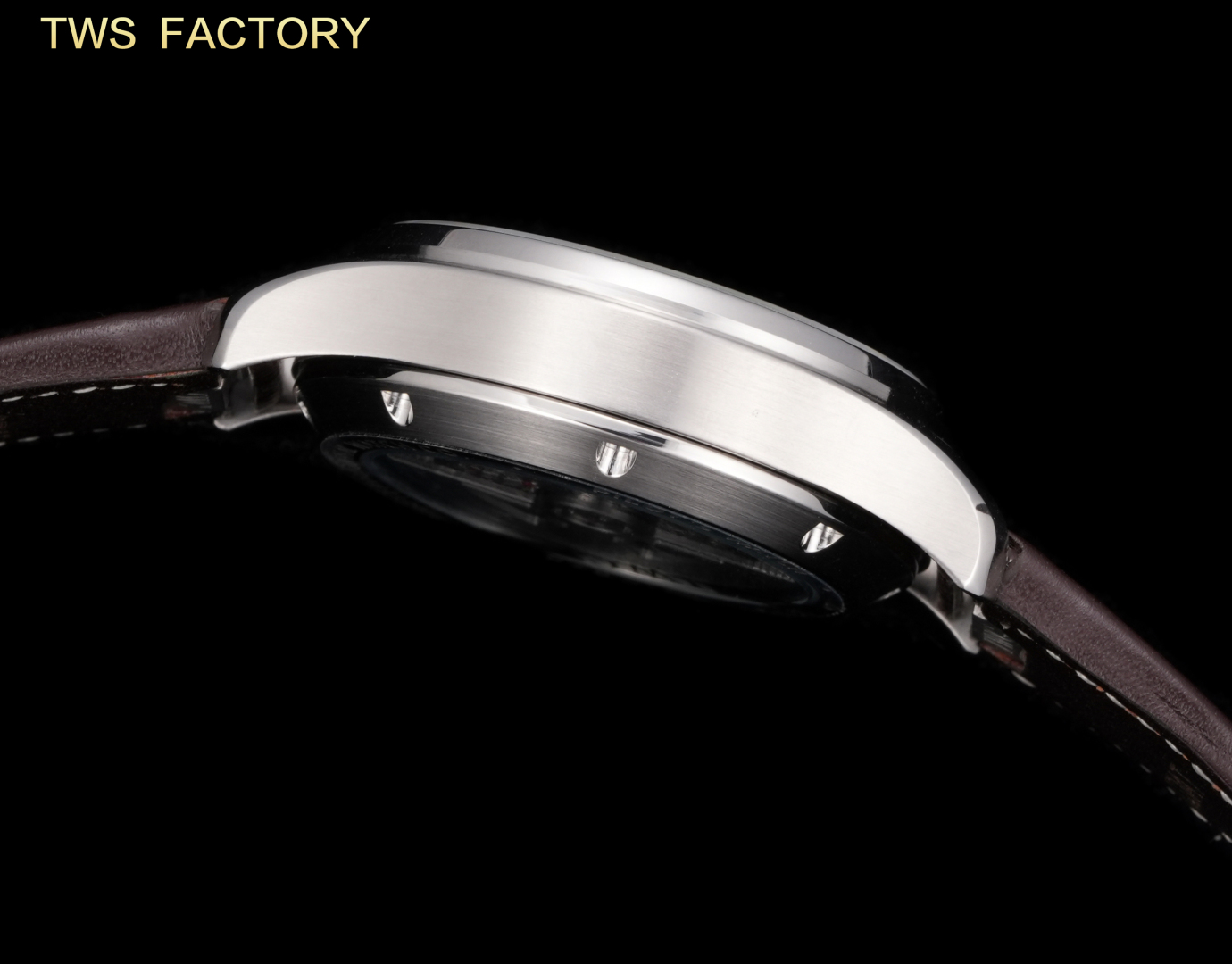 IWC New Pilot IW388108: Titanium Effect, Classic Design, Enhanced Power Storage - 图片 6