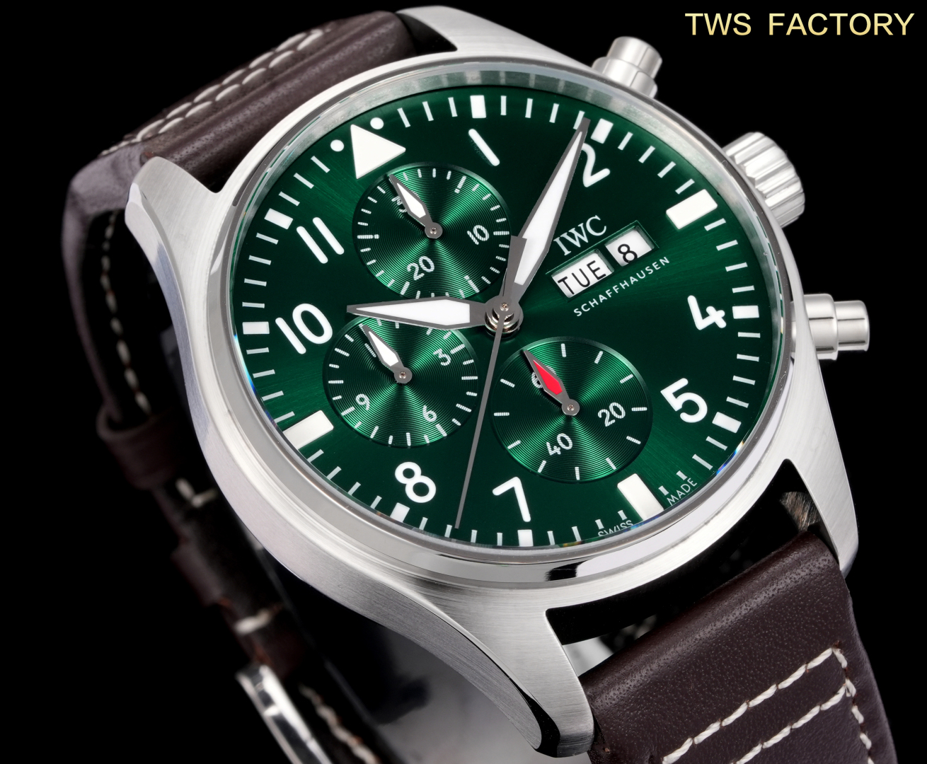 IWC New Pilot IW388108: Titanium Effect, Classic Design, Enhanced Power Storage - 图片 2