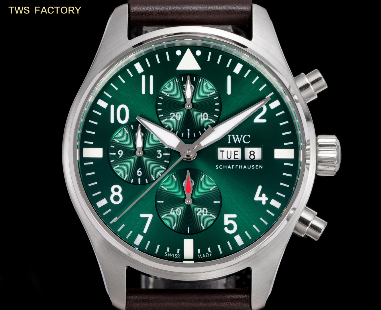 IWC New Pilot IW388108: Titanium Effect, Classic Design, Enhanced Power Storage - 图片 4