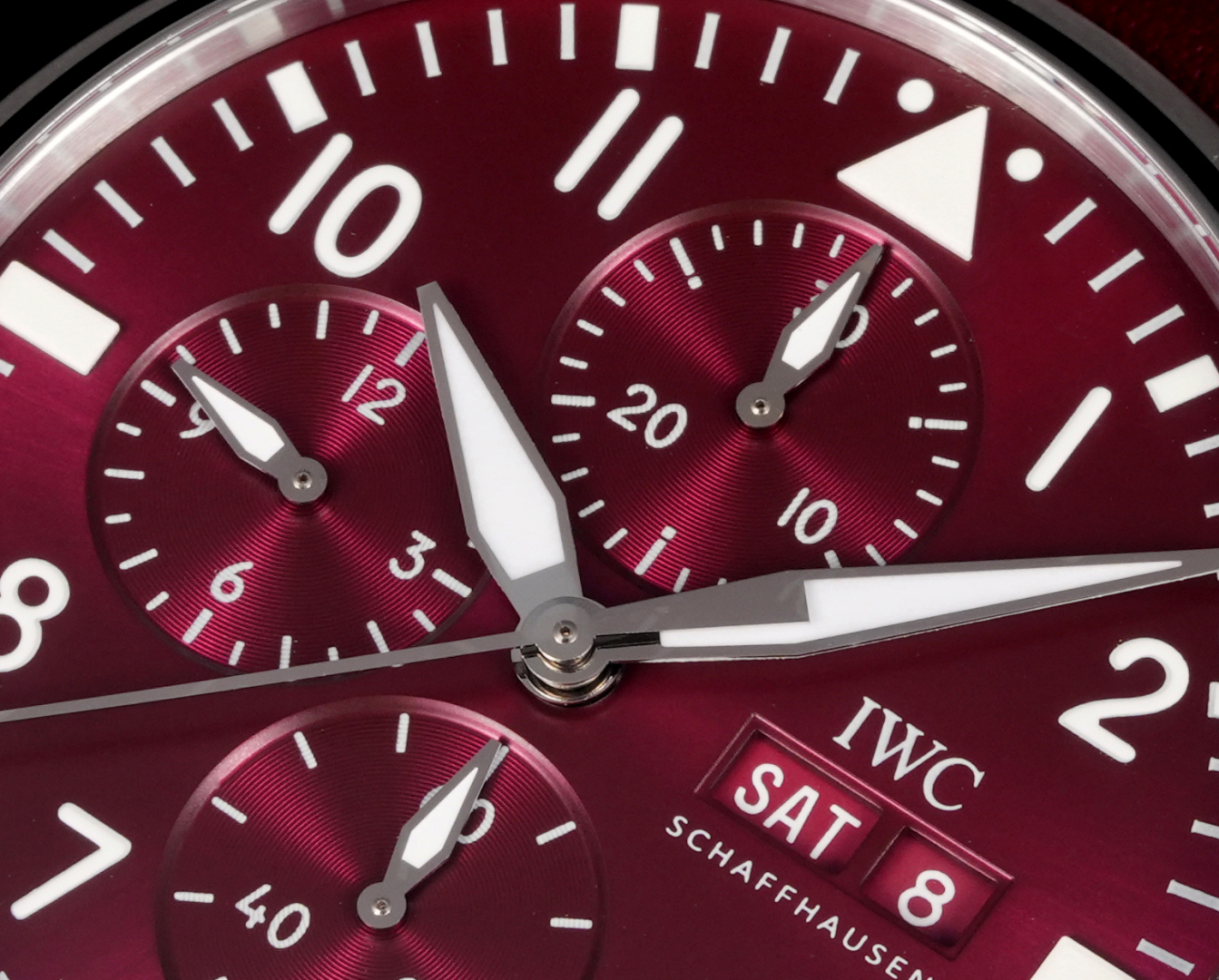 IWC New Pilot IW388108 Titanium Wristwatch Design and Features Review - 图片 5