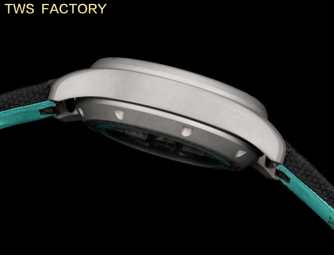 “Unified 3680TWS Factory IWC New Pilot IW388108: Titanium Effect Wristwatch Design and Features” - 图片 7