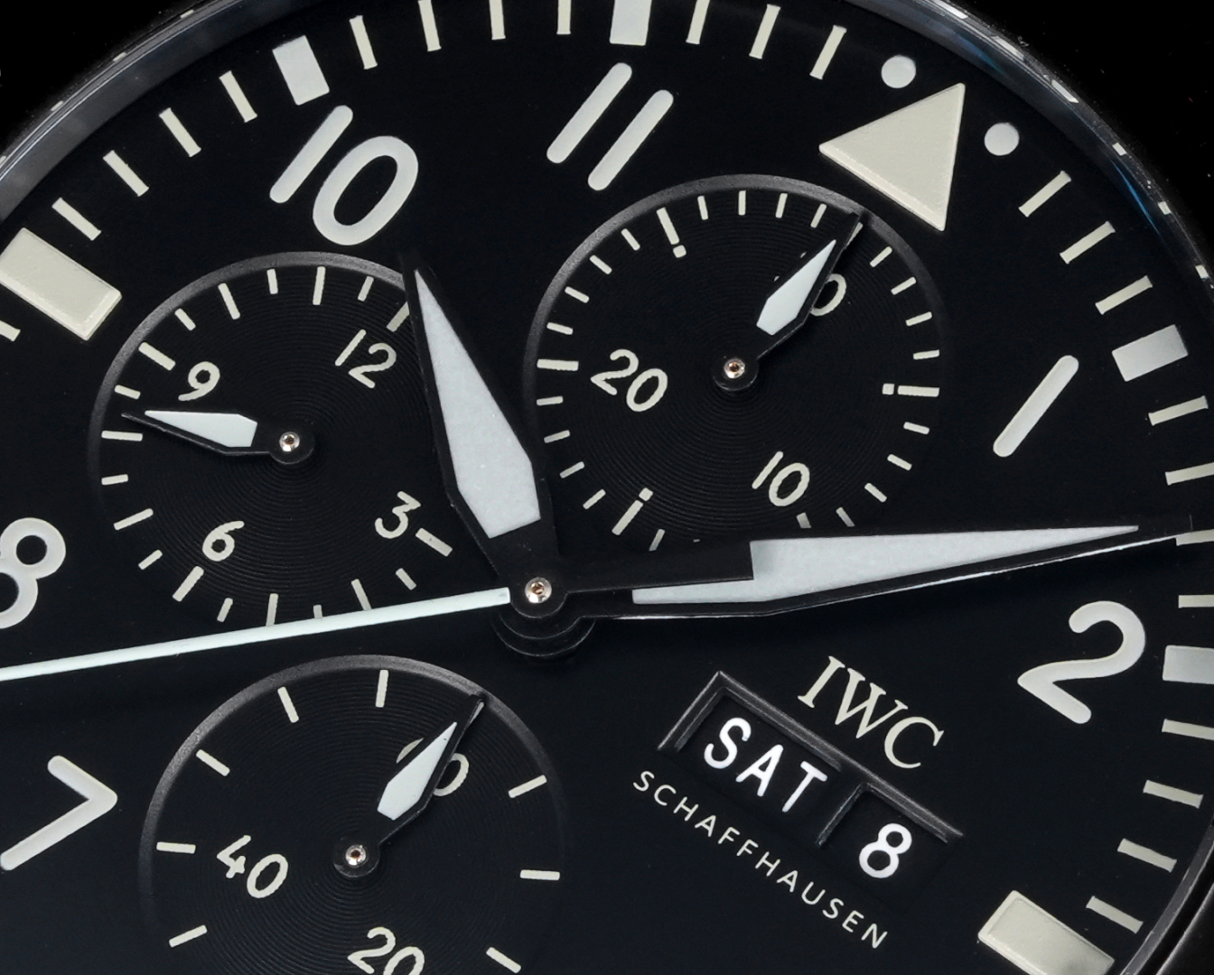 “Titanium Effect: IWC New Pilot IW388108 Watch Review and Features” - 图片 5