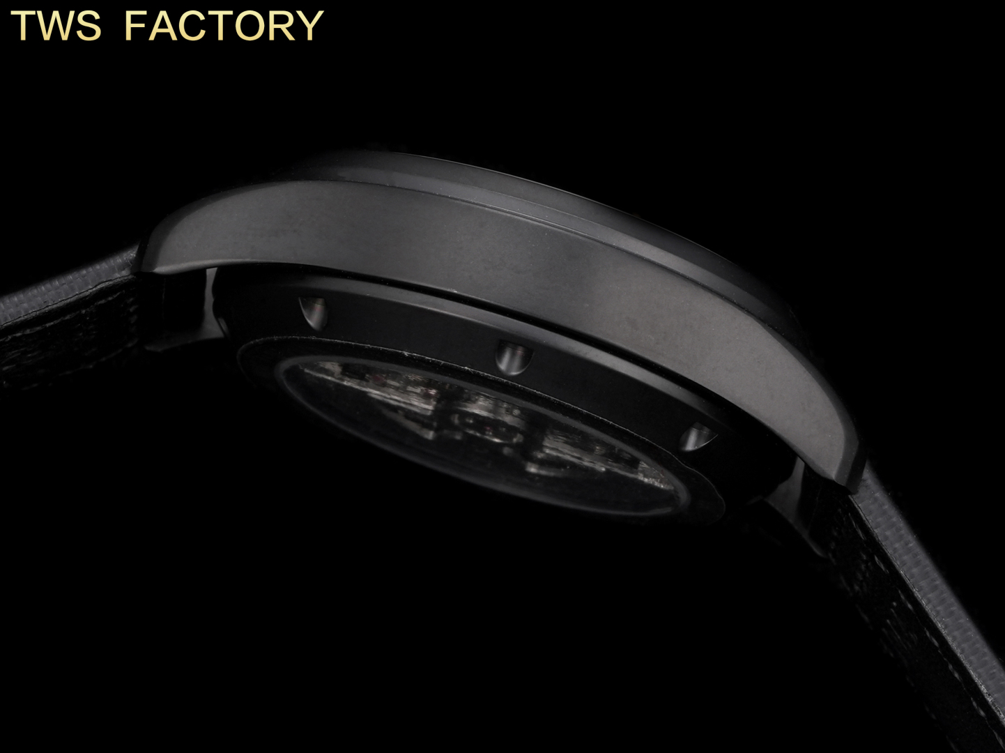 “Titanium Effect: IWC New Pilot IW388108 Watch Review and Features” - 图片 7