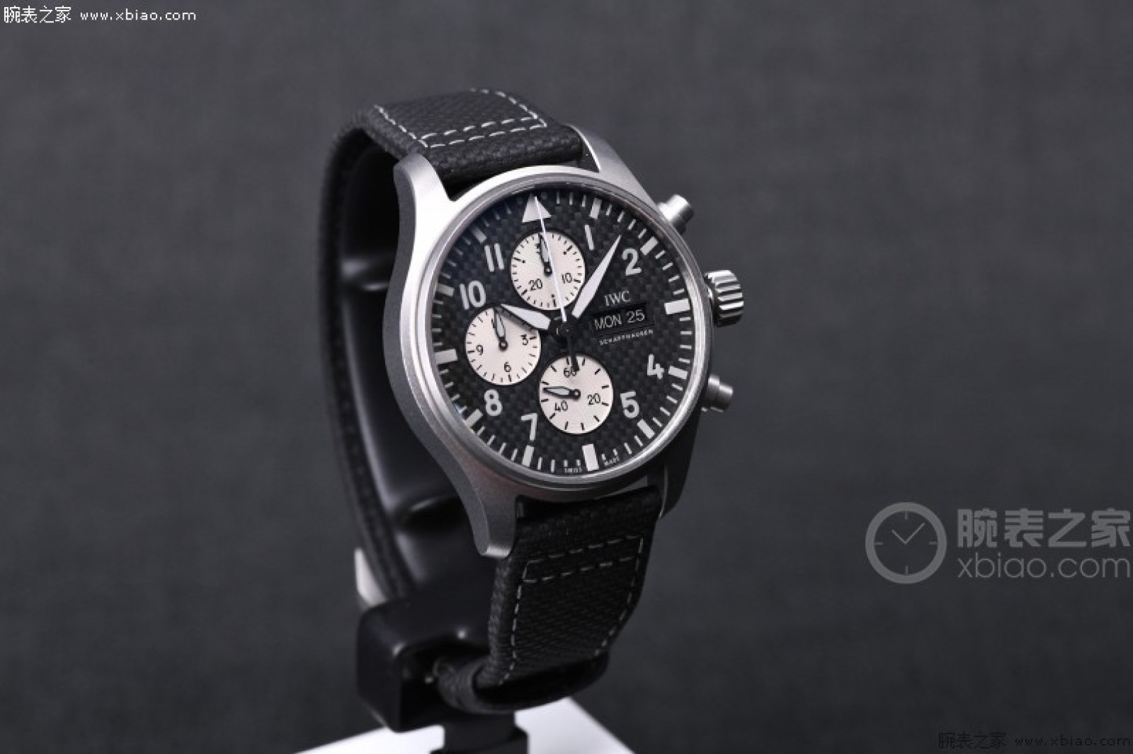 NO:553239,Carbon Fiber TWS Factory IWC Pilot Series N9 Carbon Fiber [Watch Home Watch Culture] It is often said that cars and watches are inseparable. The cooperation between cars and watches is already the most popular choice in the field of watches today. IWC Schaffhausen and Mercedes-AMG are representatives of the field of fine watchmaking and high-performance automobiles. IWC and AMG are connected by high performance and jointly pursue the ultimate in their respective fields.  At the same time, focusing on the selection of high-tech materials, world-class engineering technology and perfect craftsmanship, IWC and Mercedes-AMG held a joint new product launch conference at the International Circuit and announced the official launch of cooperation in China. The new IWC Pilot's Watch Chronograph 'AMG' special edition debuted in China for the first time.   The most attractive thing about this watch at first glance is its carbon fiber dial design, which has a very racing feel. The matte gray appearance of the watch is similar to the AMG's iconic silver paint finish, plus carbon fiber parts. This new pilot has a diameter of 43mm and is equipped with Dandong 77504 modified 69385 movement. TWS Factory must be a boutique product. Welcome all watch friends to taste it. S1 exquisitely recommends men's multifunctional mechanical watches, iwc19860909碳纤维 TWS Factory 万国 IWC 飞行员系列N9 碳纤维 [腕表之家 钟表文化]常说到车表不分家 ,汽车与腕表的合作,在现如今的腕表领域中,已经是最热门的合作选择了,沙夫豪森IWC万国表与梅赛德斯-AMG,他俩也正是高级制表领域以及高性能汽车领域携手合作的代表,万国与AMG以高性能为连结,共同追求各自领域的极致, 同时注重高科技材料选用,世界一流工程技术加上完美工艺,IWC万国表携手梅赛德斯-AMG于国际赛车场举办了联合新品发布会 并宣布正式启动在华合作 全新IWC万国飞行员计时腕表“AMG”特别版首次于国内亮相 这款腕表第一眼最吸引的地方就是它的碳纤维盘面设计,非常有赛车感.表款的哑光灰色外观与AMG标志性的银车漆饰面,加上碳纤维件,确实有种异曲同工之妙,此款全新飞行员直径为43mm,搭载丹东77504改69385机芯 TWS Factory 必属精品,欢迎各位表友品鉴 S1精致推荐男士多功能机械腕表,,iwc,Watch