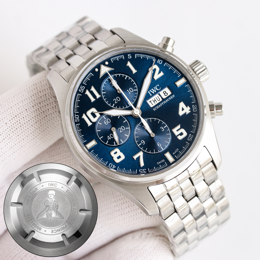 NO:586058,TWS Factory IWC pilot series IW377701 steel strap model makes a strong debut, exciting details: 1. Original mold opening, one-to-one replica of segmented small head 2. Button matching, retractable 3. Strap section can be quickly removed, there are no screws or any hairpin holes on the side of the strap, just like the original 4. The watch is made of high-tech rose gold plating, mature workmanship, clear and three-dimensional lines, harmonious color matching, very versatile.  5. Compared with the previous pilot, the size of the new timepiece has been upgraded to 43m, which is more in line with the golden size of modern men's watches!  6. The dial design continues the pilot’s classic cockpit dashboard style. The combination of green and red gold gives the watch a new look and is full of luxury. 7. The new design adopts Dandong’s self-produced self-winding mechanical movement, which can provide a 72-hour power reserve for the watch after being fully wound. 8. The double-layer light blue anti-vertigo coating allows for clearer reading. It continues the classic appearance of the previous work, and the design is simple. The core is precise and a masterpiece of ingenuity. Welcome to taste it!  ,,iwc,gold,gold plating,hairpins19860909TWS Factory IWC 万国飞行员系列IW377701钢带款强势登场,精彩细节:1.原版开模 一比一复刻分段式小头粒 2.扣子对版 可伸缩 3.表带带节可快拆, 表带侧面没有螺丝跟任何发夹孔 跟正品一样 4.腕表采用玫高科技镀金,做工成熟,线条清晰而富有立体感,颜色搭配和谐,非常百搭. 5.与之前的飞行员相比,新款时计尺寸升级到43m尺寸,更加符合现代男表的黄金尺寸！ 6.表盘设计延续飞行员经典的驾驶舱仪表盘风格 绿色与红金搭配使腕表焕然一新 尽显奢华 7.全新设计采用丹东改自产型自动上链机械机芯,上满链后能为腕表提供72小时动力储存. 8.双层浅蓝色防眩晕镀膜更能清楚的读时,延续的前作的经典外观,设计至简 内核精密 匠心巨作 欢迎品鉴！,,iwc,gold,gold plating,hairpins,Watch