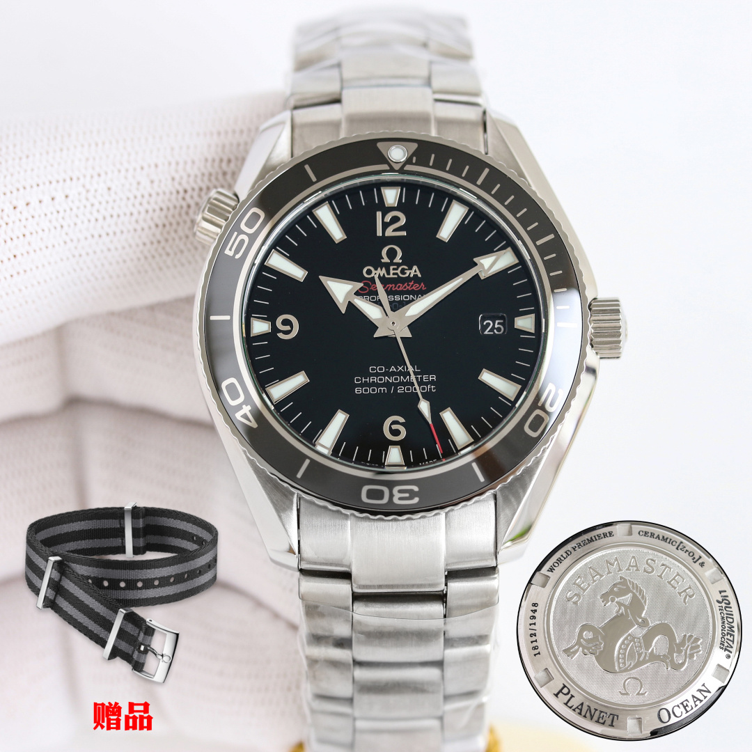 NO:819811,Factory N’s latest masterpiece V6 upgraded version Seamaster series limited edition V6 version [Movement]: 2824 movement (the same movement as the original) [Case]: 316L stainless steel Full CNC processing [Bezel]: Korean imported ceramic powder fired embryo liquid metal ceramic ring [Mirror]: Sapphire crystal glass Double-layer air coating + light blue coating [Strap]: 316L stainless steel parts  The brushing process highlights the quality [Dial]: 0.4mm Korean imported ceramics + 0.3mm copper bottom splicing, and then use a laser to drill hundreds of holes on the 0.4mm ceramic sheet, while ensuring that the ceramic surface will not break. [Nails]: The digits are more three-dimensional than before, and the filling method of luminous bumps also breaks through technical difficulties.19860909N厂最新力作 V6升级版本 海马系列限量款 V6版本【机芯】:2824机芯（同真品一致的机芯）【表壳】:316L不锈钢 全程CNC加工【表圈】:韩国进口陶瓷粉烧胚液态金属陶瓷圈【镜面】:蓝宝石水晶玻璃 双层空气镀膜+淡蓝色镀膜【表带】:316L精钢散件 拉丝工艺彰显品质【表盘】:0.4mm韩国进口陶瓷+0.3mm铜底拼接,再使用激光在0.4mm的陶瓷片上打孔数百个,又要保证陶瓷面不会碎裂.【字钉】:字钉相对之前 更为立体 夜光凸起的填充方式也突破了技术难关.,,Watch
