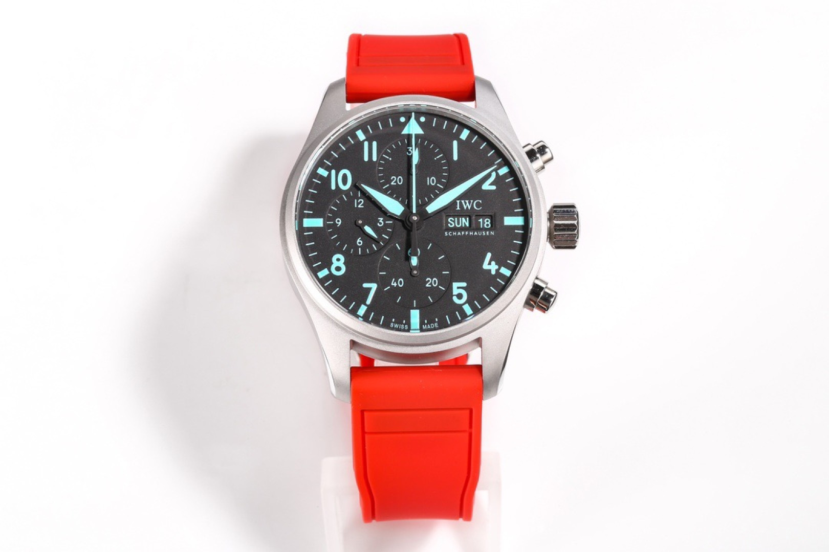 NO:602667,Unified TWS new product, IWCAMG engineers join forces, full of excitement IWC pilot's new IW388108 1. The watch is treated with sandblasting matte technology to present a titanium effect, with mature workmanship, clear and three-dimensional lines, harmonious color matching, and very versatile. 3. The dial design continues the pilot's classic cockpit dashboard style. The Petronas Green color combination gives the watch a brand new look and is full of excitement.  4. The new transparent bottom design adopts the modified self-produced 69385 self-winding mechanical movement, which can provide the watch with a 46-hour power reserve when fully wound. 5. The double-layer light blue anti-vertigo coating allows for clearer reading. It continues the classic appearance of the previous model, and Petronas Green has also become a hot spot this year. It is definitely the most universal watch. 6. No expense is spared to open the original mold, and it is paired with a quick-release fluororubber strap/quick-release woven belt exclusively developed by the counter. Welcome to taste this masterpiece of TWS!  ,,iwc19860909统一 TWS新品 IWCAMG工程师强强联手 骚气十足 IWC万国飞行员新款IW388108 1.腕表采用喷砂哑光技术处理呈现钛效果,做工成熟,线条清晰而富有立体感,颜色搭配和谐,非常百搭.3.表盘设计延续飞行员经典的驾驶舱仪表盘风格 马石油绿颜色搭配使腕表焕然一新 骚气十足 4.全新透底设计采用改自产69385型自动上链机械机芯,上满链后能为腕表提供46小时动力储存 5.双层浅蓝色防眩晕镀膜更能清楚的读时,延续的前作的经典外观,马石油绿也成为今年的大热门 绝对是最具万国气质的腕表 6.不惜成本原装开模 搭配专柜独家研发快拆氟橡胶表带/快拆编织皮带 TWS匠心巨作 欢迎品鉴！,,iwc,Watch