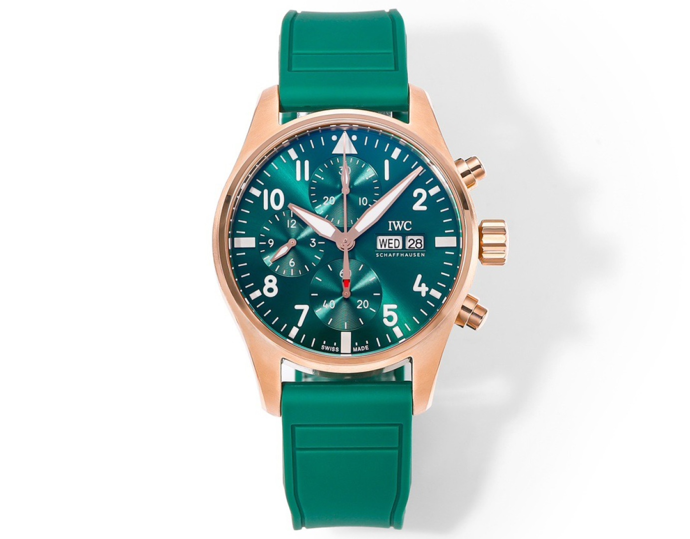 NO:602656,Unified TWS new product, red gold and green plate with beautiful color matching IWC pilot's new IW388110 1. The watch is made of rose gold high-tech gold plating, mature workmanship, clear and three-dimensional lines, harmonious color matching, very versatile. 3. The dial design continues the pilot's classic cockpit dashboard style. The combination of green and red gold gives the watch a brand new look, showing luxury  4. The new transparent bottom design adopts the self-produced 69385 self-winding mechanical movement, which can provide the watch with a 46-hour power reserve after being fully wound. 5. The double-layer light blue anti-vertigo coating allows for clearer reading. It continues the classic appearance of the previous work, with a simple design and a precise core. 6. No expense is spared to open the original mold and match the counter's exclusive research and development of a quick-release fluororubber strap. TWS's ingenious masterpiece. Welcome to taste!  ,,iwc,gold plating19860909统一 TWS新品 红金绿盘绝美配色 IWC万国飞行员新款IW388110 1.腕表采用玫瑰金高科技镀金,做工成熟,线条清晰而富有立体感,颜色搭配和谐,非常百搭.3.表盘设计延续飞行员经典的驾驶舱仪表盘风格 绿色与红金搭配使腕表焕然一新 尽显奢华 4.全新透底设计采用改自产69385型自动上链机械机芯,上满链后能为腕表提供46小时动力储存 5.双层浅蓝色防眩晕镀膜更能清楚的读时,延续的前作的经典外观,设计至简 内核精密 6.不惜成本原装开模 搭配专柜独家研发快拆氟橡胶表带 TWS匠心巨作 欢迎品鉴！,,iwc,gold plating,Watch
